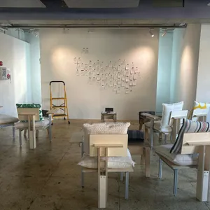 라우더댄밤즈 리뷰 사진