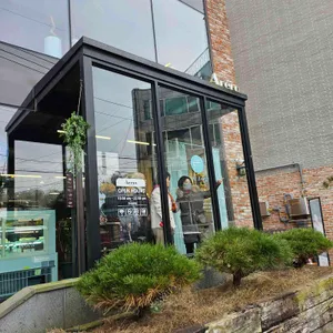 카페 아래로 대표 사진