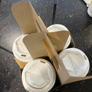 위오 커피 사진 1