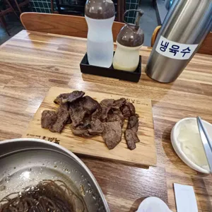 육쌈냉면 대표 사진