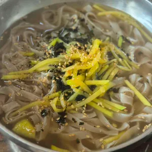 동곡윤송연근손칼국수 사진