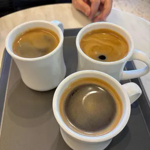 기차가 있는 풍경 사진