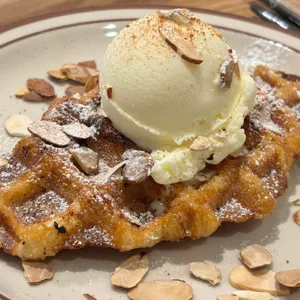 카페 포즈 사진