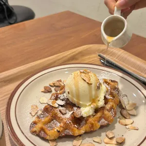 카페 포즈 사진