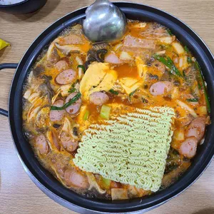 빨강우산부대찌개 사진 1