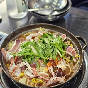 황성얼큰오징어찌개 사진