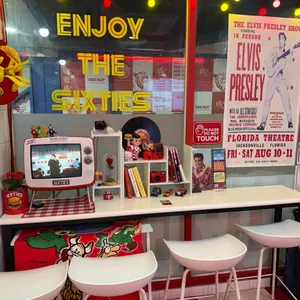 식스티즈 리뷰 사진