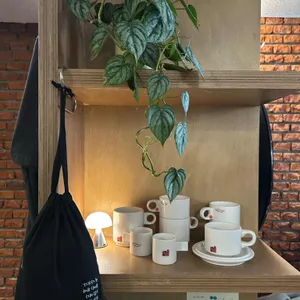 푸어링아웃 메라키 대표 사진