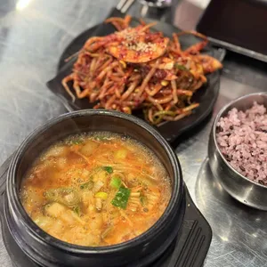 신김치생도야지 사진