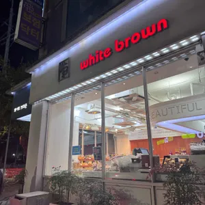 화이트브라운 사진 1