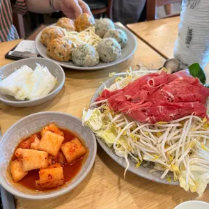 본가 만두전골전문점 사진