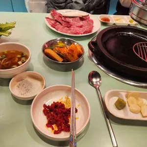 꾸석지돌판한우 사진 1