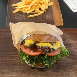 클래식 햄버거 리뷰 사진