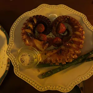 우즈 웨일 사진