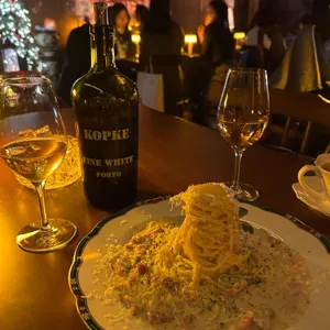 우즈 웨일 사진