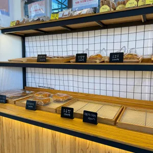 유니르 베이커리카페 리뷰 사진