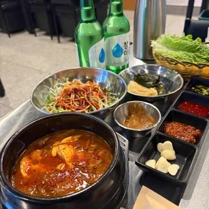 반지하 리뷰 사진