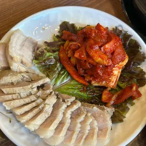 돈통마늘보쌈 사진