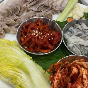 만복원조보쌈칼국수 사진 1