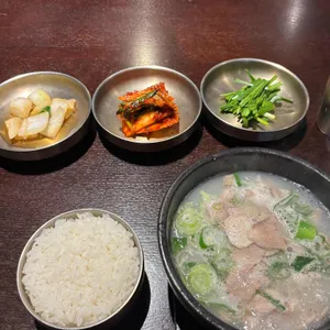 더진국 수육국밥 사진