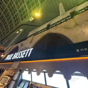 폴 바셋 투고 바 대표 사진