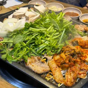 통돼지네 사진 1