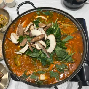 중앙탑초가집 사진 1