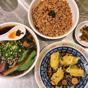 뉴러우멘관즈 대표 사진