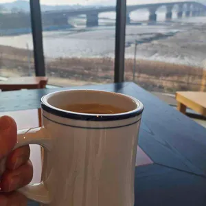 언캐니 리뷰 사진