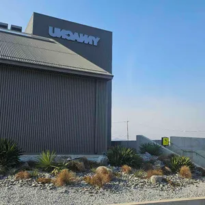 언캐니 리뷰 사진