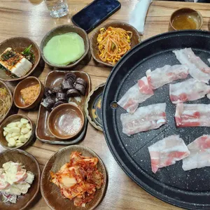 원대로 대표 사진