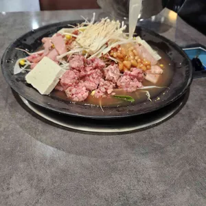 맷돌삼겹앤부대 사진