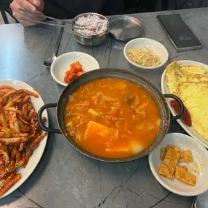단일메뉴 김치찌개 전문점 양푼이집 압구정 사진