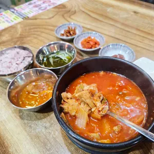 1등 뼈해장국 돼지국밥 밥집 술집 오뎅바 사진