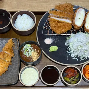 돈까스튀기는형 사진 1