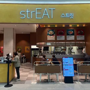 스트릿 리뷰 사진