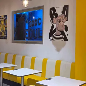 Bored & Hungry 대표 사진