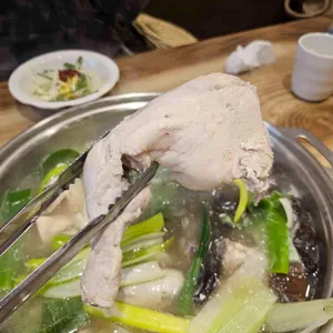 닭한마리 뚝닭 대표 사진