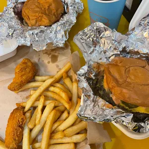 벅벅 대표 사진