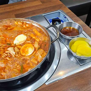 떡볶이에 밥볶아 사진 1