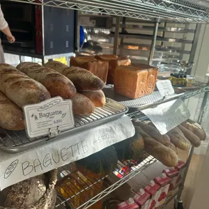 에밀리 리뷰 사진