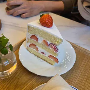 하얀책상 사진 1