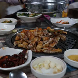 웰빙과일통에빠진돼지들 사진