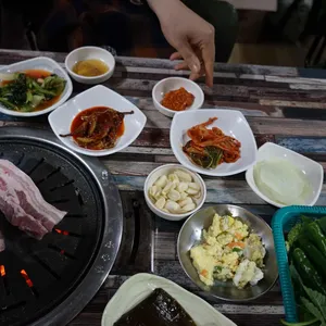 웰빙과일통에빠진돼지들 사진