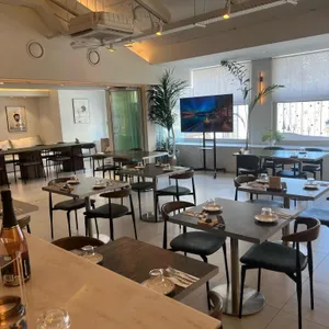 더 가즈믹 테이블 리뷰 사진