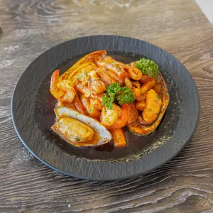 더 가즈믹 테이블 사진 1