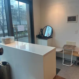 로스티드 바이 대표 사진