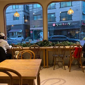 카페 디모라 리뷰 사진