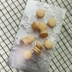 피에르 에르메 파리 더현대 서울 팝업 사진