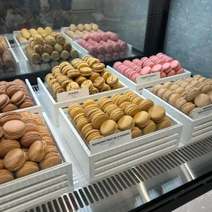 피에르 에르메 파리 더현대 서울 팝업 사진